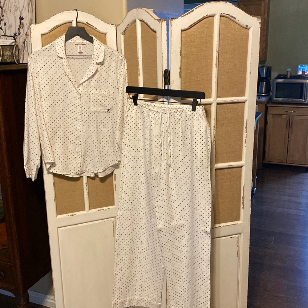 Victoria Secret PJ’s xs both top and bottom. White with black dots pink V